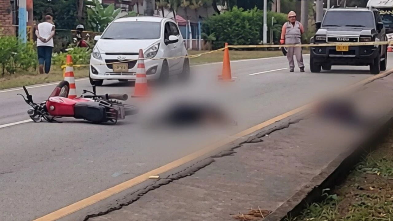 Dos menores fueron asesinados mientras se movilizaban en una  moto.