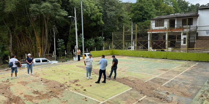 Alcalde de Floridablanca lidera atención por emergencia en cancha de Zapamanga V