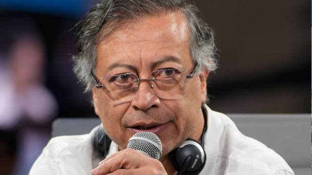 Senado le da vía libre a Petro para viajar al exterior durante un año