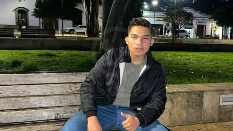 Yadilson Urrutia, el universitario que murió tras brutal impacto entre moto y camioneta