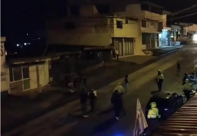 VIDEO: Enfrentamientos entre hinchas del Independiente Medellí­n y el Atletico Bucaramanga en Santander.