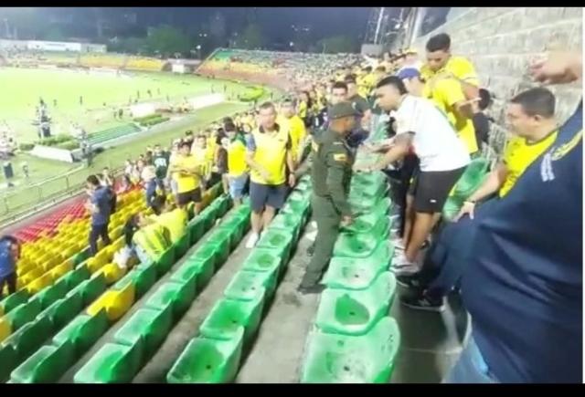 VIDEO: A esta hora disturbios dentro del estadio Alfonso López