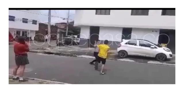 VIDEO: Denuncian que menores de edad se estarían enfrentando a cuchillo en las calles de Bucaramanga