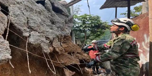 15 familias fueron evacuadas en el barrio La Feria, en Bucaramanga, por riesgo de colapso de las viviendas