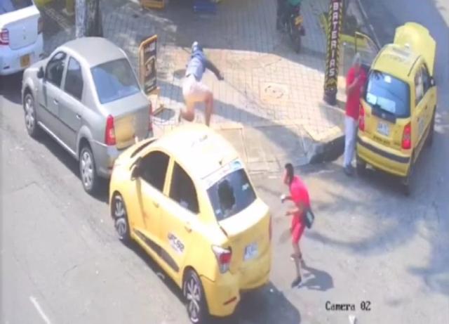 VIDEO: Motociclista sufrió aparatoso accidente en el Bulevar Bolívar
