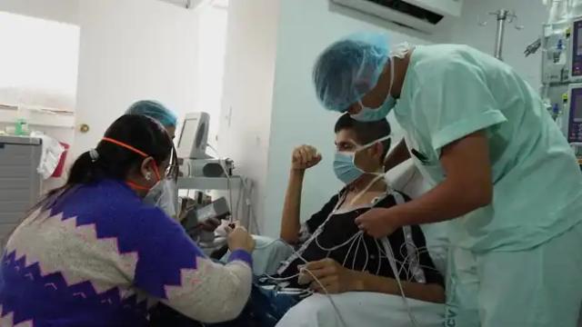 El Instituto Cardiovascular del HIC implantó su corazón artificial N°30