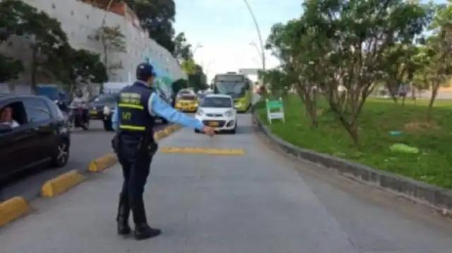 En 5 días más de 135 vehículos han sido inmovilizados por invadir el carril exclusivo de 'Metrolínea'