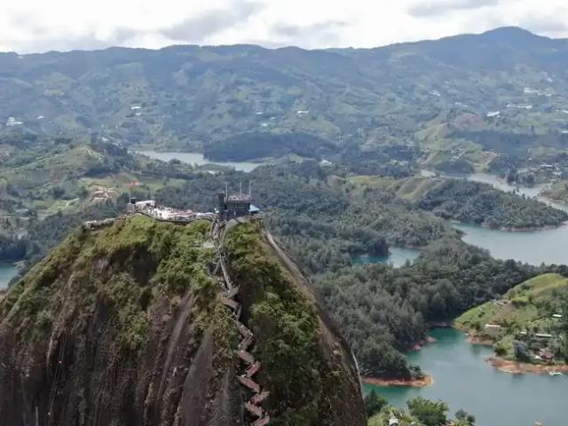 POLEMICA: Graban video para adultos en la Piedra del Peñol, en Antioquia