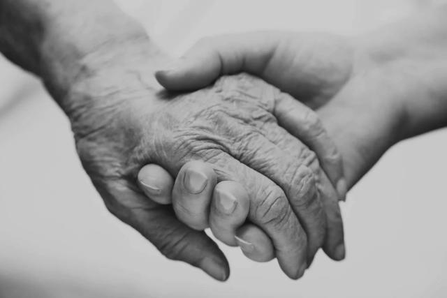Abuelita de 97 años necesita de la ayuda de los santandereanos de buen corazón
