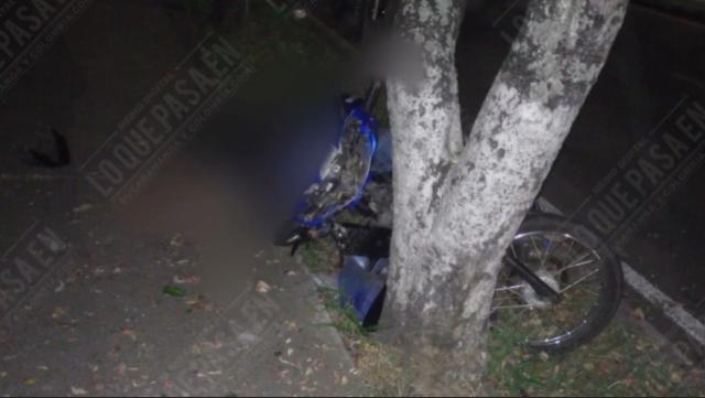 Motociclista  pierde la vida al estrellarse contra un árbol, en el barrio ciudad Bolívar sector de real de minas.