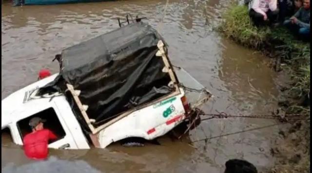 Tragedia: Auto cayó a río Magdalena, el accidente dejó 3 personas muertas.