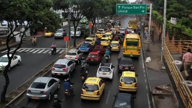 Tránsito Bucaramanga propone que la carrera 33 sea de uso exclusivo de transporte público en horas pico
