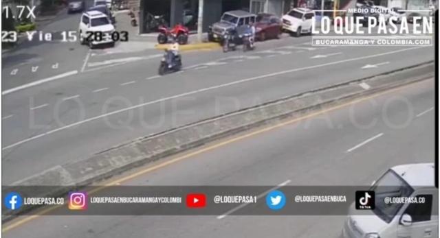 VIDEO: Madre e hija fueron víctimas de un motoladrón, las tumbaron de la moto para robarlas