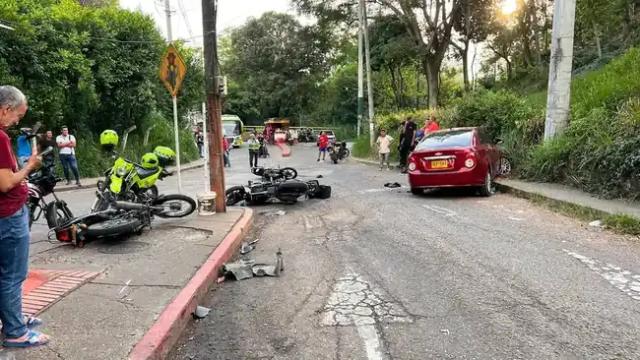 VIDEO: 3 motociclistas fueron arrollados por un vehículo particular en Floridablanca