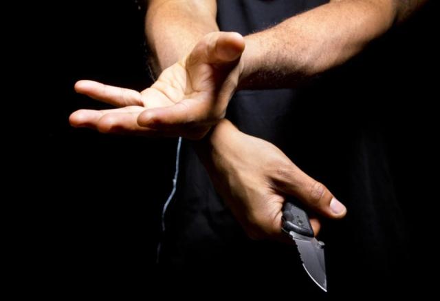 Violento atraco en Santander, le pusieron un cuchillo en el cuello.