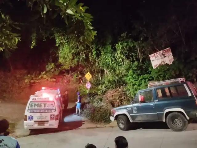 Video Fuerte accidente en la rampa del sector de la UDES donde una moto se sale de la vía quedando en zona boscosa
