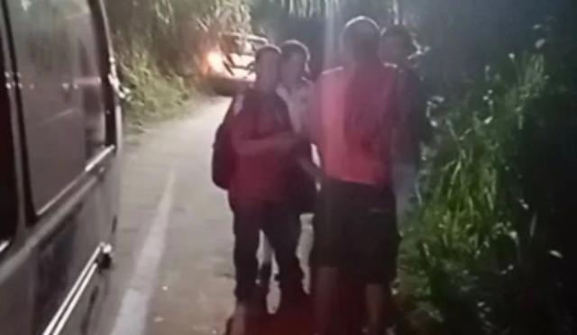 Video Taxi cae a un abismo en el sector de la malaña el conductor ya fue identificado