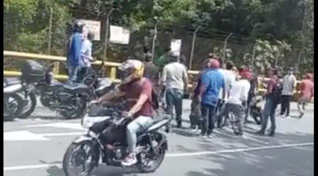 Imagenes Sensible: Hombre toma como rehén a una mujer y termina quitándole la vida