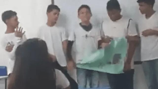 Imágenes sensibles: Estudiante agrede a su compañera por burlarse de su exposición