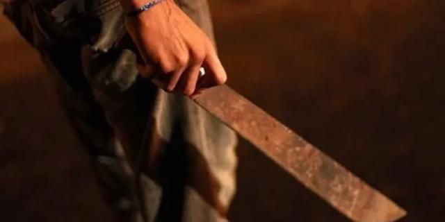 A machete sobrino agrede a su tío por una deuda