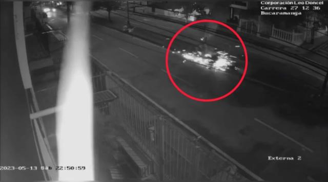 Video del momento exacto donde un motociclista pierde la vida en accidente de transito en la cra 27 con calle 12 de Bucaramanga