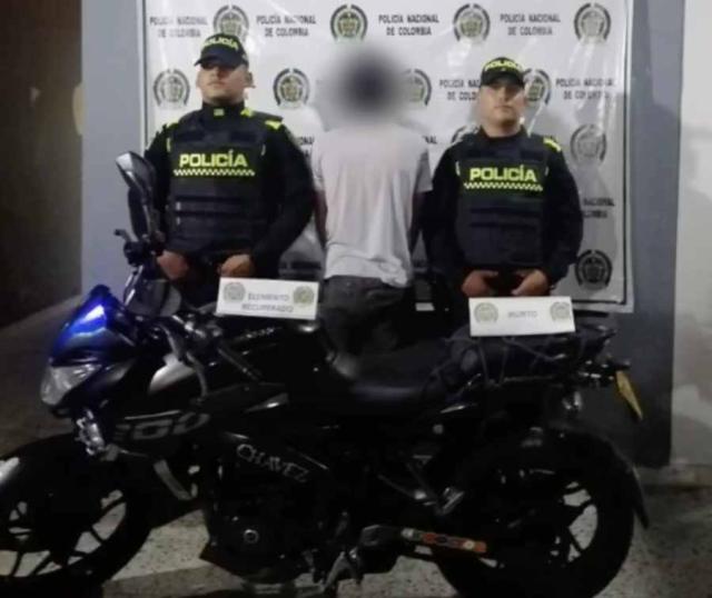 Video: Menor de edad participó en el hurto de una motocicleta
