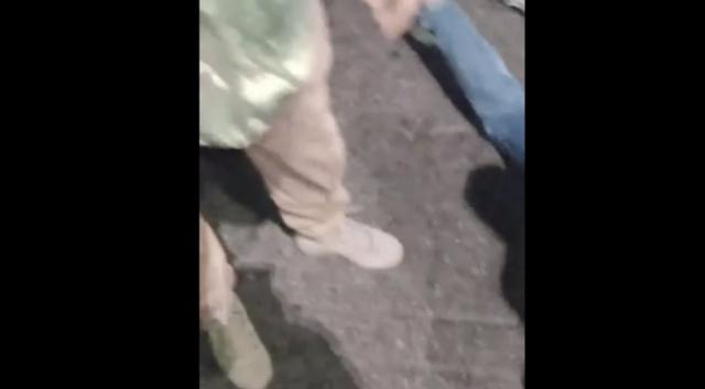 Video: Mujer sufrió accidente mientras que su compañera Levantó su motocicleta y se fue del lugar