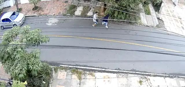 Video: Indignante, hombre asechó a una mujer para tocarla en el  Diamante ll de Bucaramanga