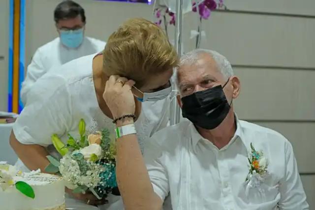 Historia de amor Pareja se casó en el Hospital Internacional el Colombia