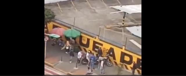 En video quedo captado momentos en el que Jorge discute con familiares de su homicida