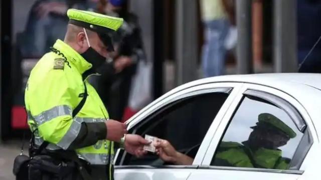 ¿Qué pasa si no alcanzó a renovar su licencia de conducción antes del 20 de junio?