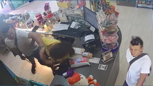 Video: Mientras la amenazaba con una filosa varilla mujer evito robo en Bucaramanga