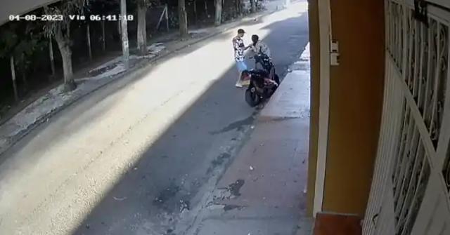 Indignante caso de violencia a una mujer quedo grabado en cámaras esta mañana
