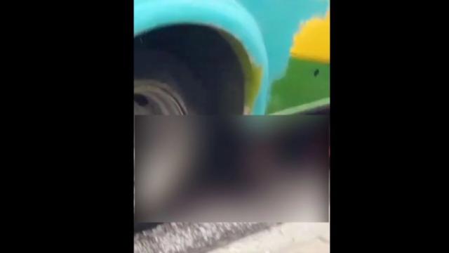 Video sensible: Peatón fue arrollado por un bus y quedo debajo gravemente herido