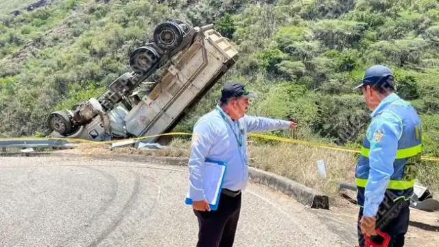 Identificado conductor de volqueta que se accidento en la vía a Zapatoca