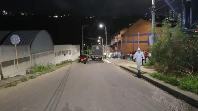 Por intentar adelantar un camión, Jose perdió la vida en Bucaramanga