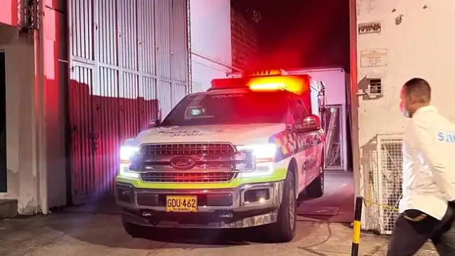 Mientras se tomaba una cerveza después de un partido, Carlos fue asesinado en Floridablanca