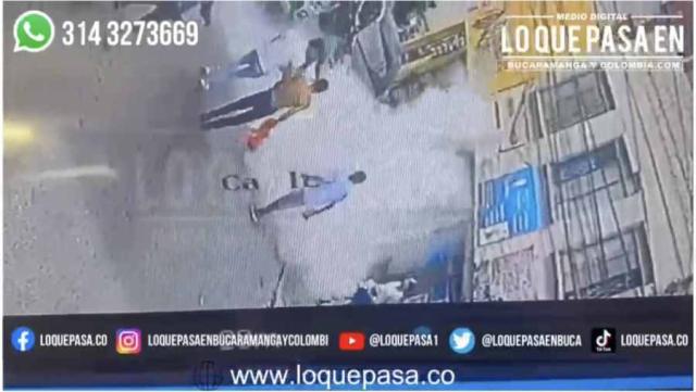 Video: mujer pide ayuda mientras estaba prendida en llamas en la carrera 17 con 41 de Bucaramanga