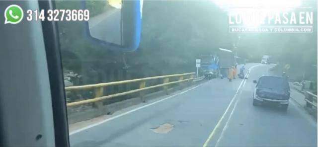 Video: Aparatoso accidente deja motociclista sin vida en la vía El Playón