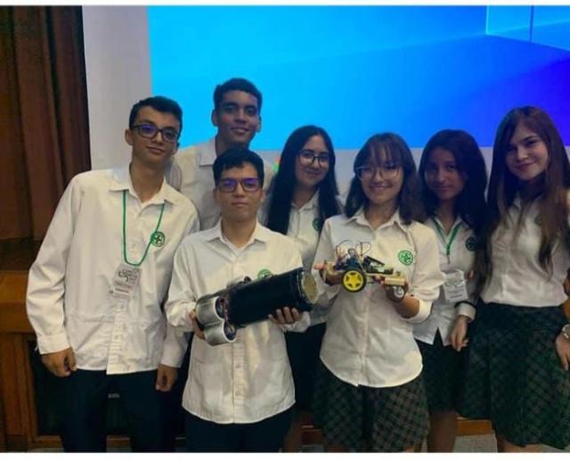 Estudiantes ganaron concurso de robótica en México sin apoyo del colegio