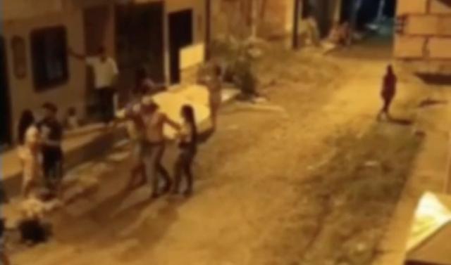 Video: Hombres  aparentemente borrachos golpearon a dos mujeres en Santander