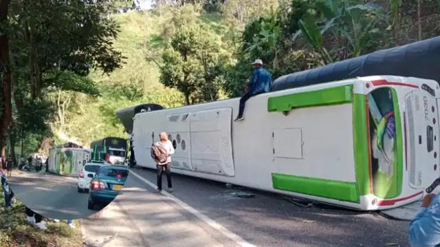 Video: Al menos 20 personas heridas dejo volcamiento de bus en la vía San Alberto Bucaramanga