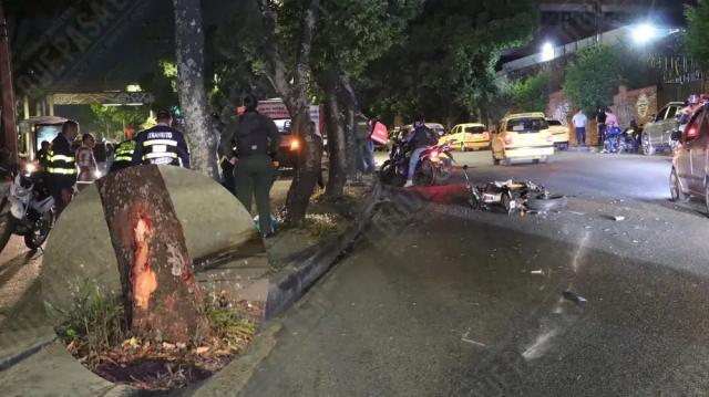 Gustavo murió al chocar con un árbol en la carrera 33