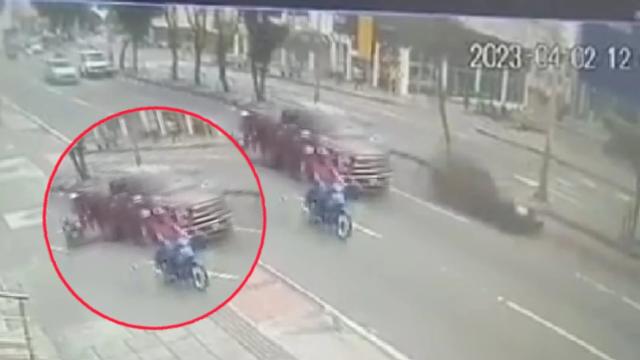 Motociclista busca conductor de camioneta que lo accdientó