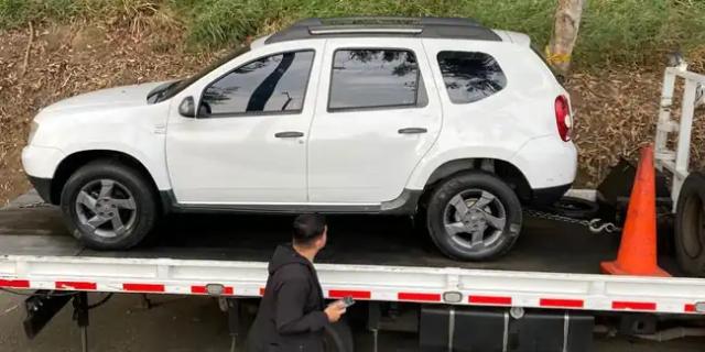 Hombre fue hallado en una camioneta sin vida con contundente mensaje “por mirar lo ajeno”