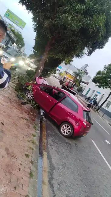 Extranjero Sufrió Brutal Choque en la Carrera 27.