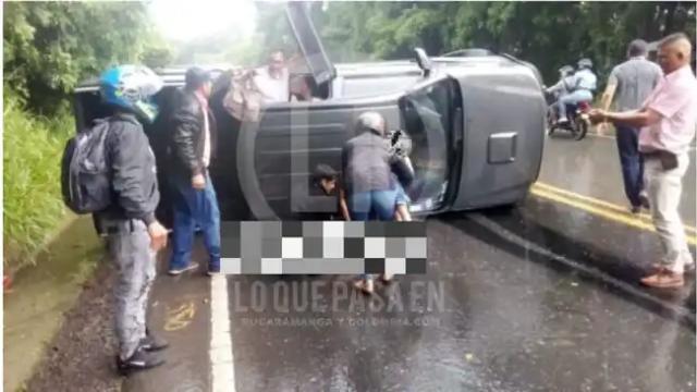 Tragedia en vías de Santander:  Un muerto y dos heridos tras el volcamiento de una camioneta