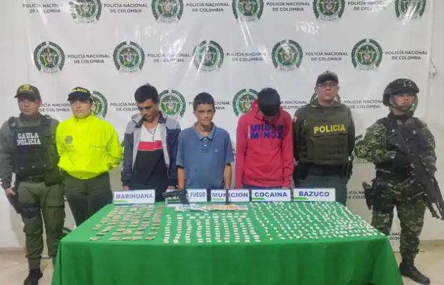 ‘El Kevin’ ‘El Brandon’ ‘El Crsitian’ cayeron con estupefacientes y un arma de fuego.