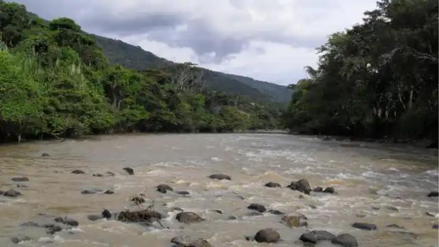 Joven fue devorado por las furiosas aguas del río Fonce en San Gil, las autoridades adelantan labores de búsqueda y rescate