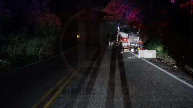 Un motociclista muerto y una mujer herida, el saldo de un trágico accidente de tránsito en la vía Bucaramanga-San Alberto